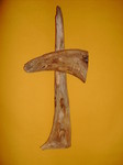 Kreuz aus Wurzelholz